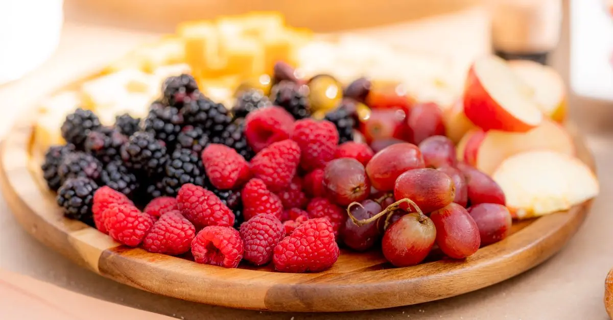 Comment préparer un apéritif autour des fruits de saison