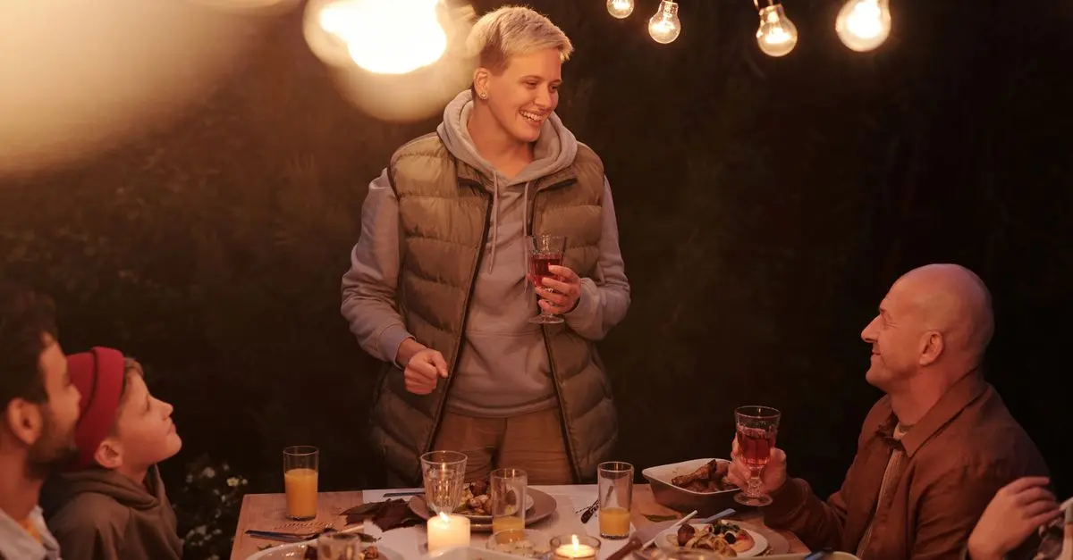 Comment Créer un Apéritif Convivial et Festif en Moins d'une Heure