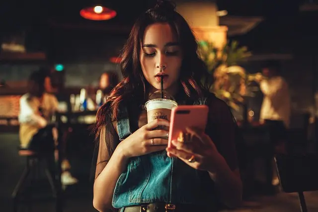 Comment Élever Vos Moments Apéritifs avec des Ambiances Étonnantes