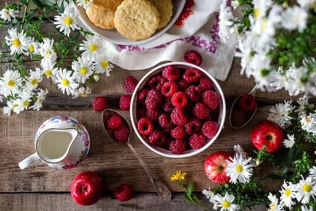 Comment Créer un Apéritif Estival Raffiné et Légèrement Épicé