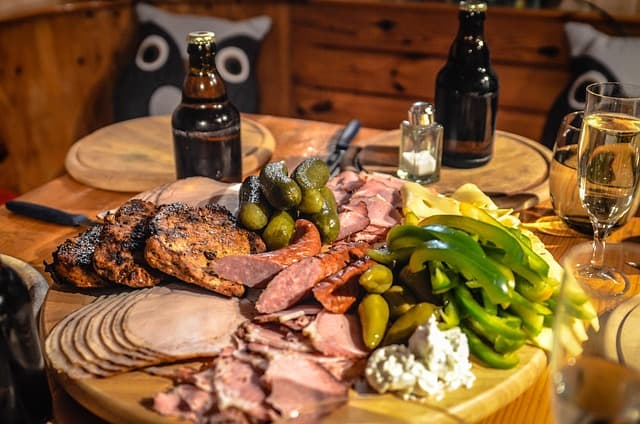 Comment Créer un Apéritif Surprenant avec des Produits Locaux